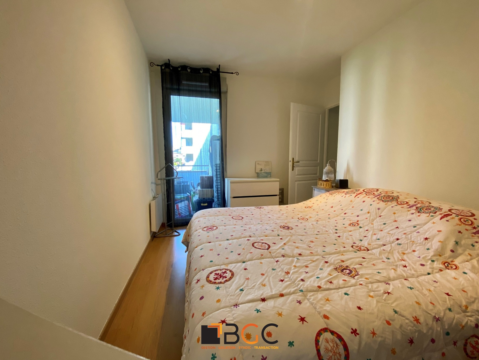 CHAMBRE 1 OUVRANT SUR BALCONBGC CALADE